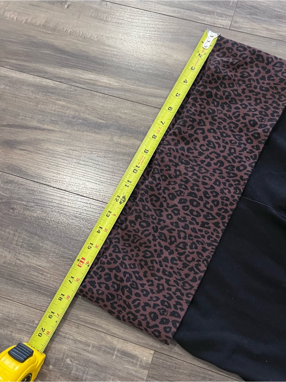 Victoria’s Secret Fold Over Flare Yoga Pants with Leopard Waistband - Picture 4 of 6